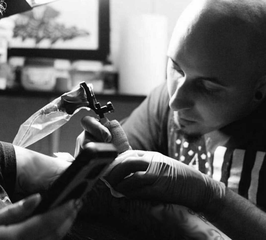 blackandgreyselfietattooartistGermanFernandezDermTattooLittletonColoradoBestTattooShops